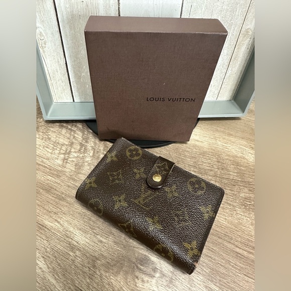 Louis Vuitton Monogram Kiss-lock Wallet - Picture 1 of 10